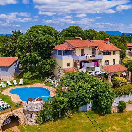 Апартаменты Two-bedroom In Veli Jezenj