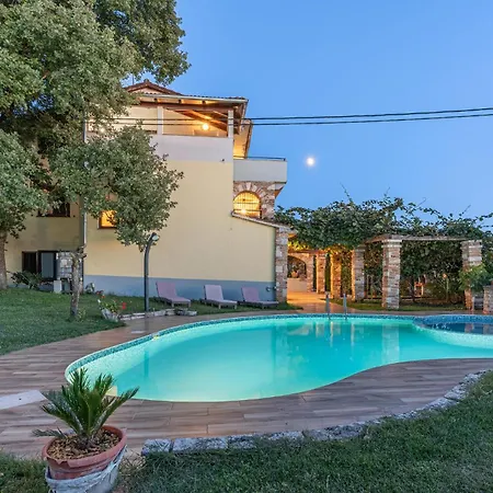 Two-bedroom In Veli Jezenj